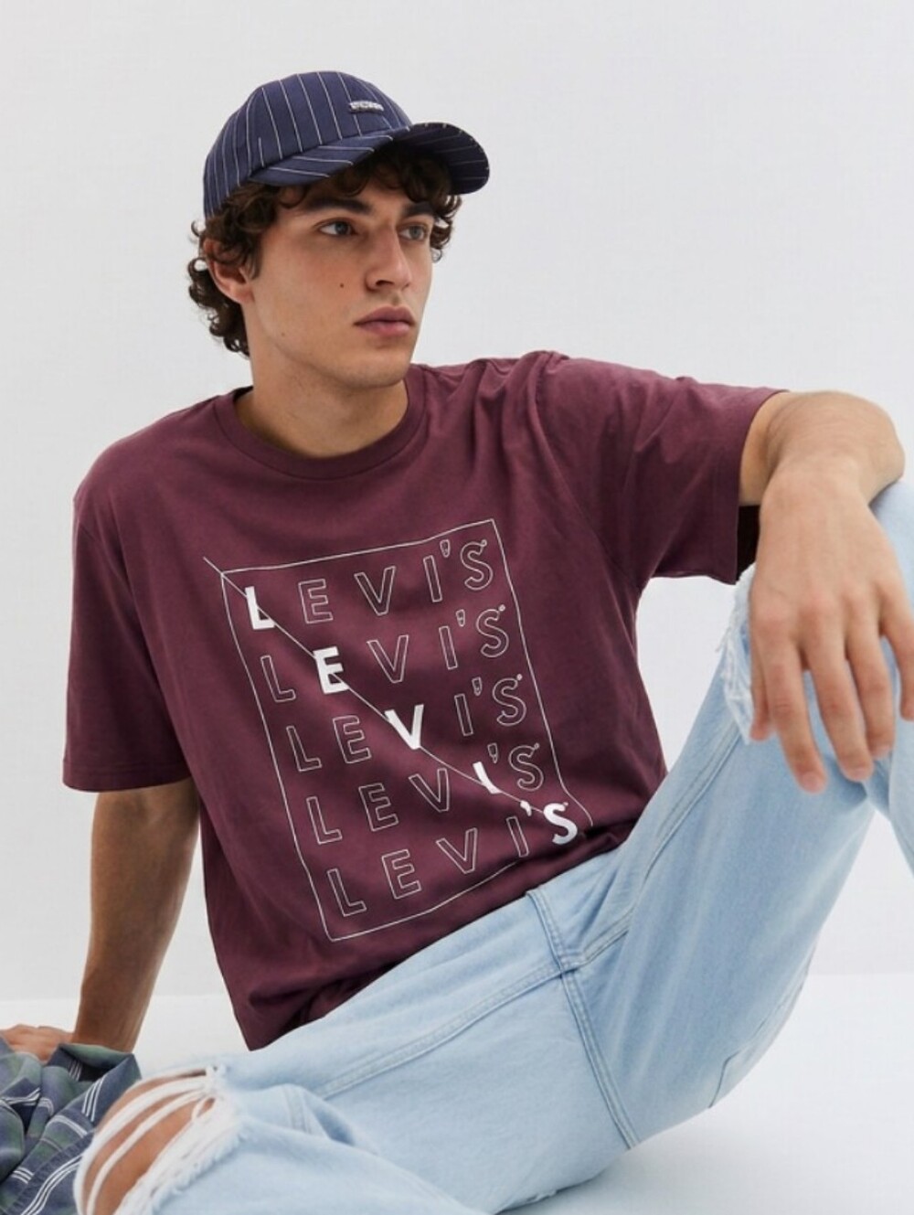 Levi's Men's Maroon Graphic Tee